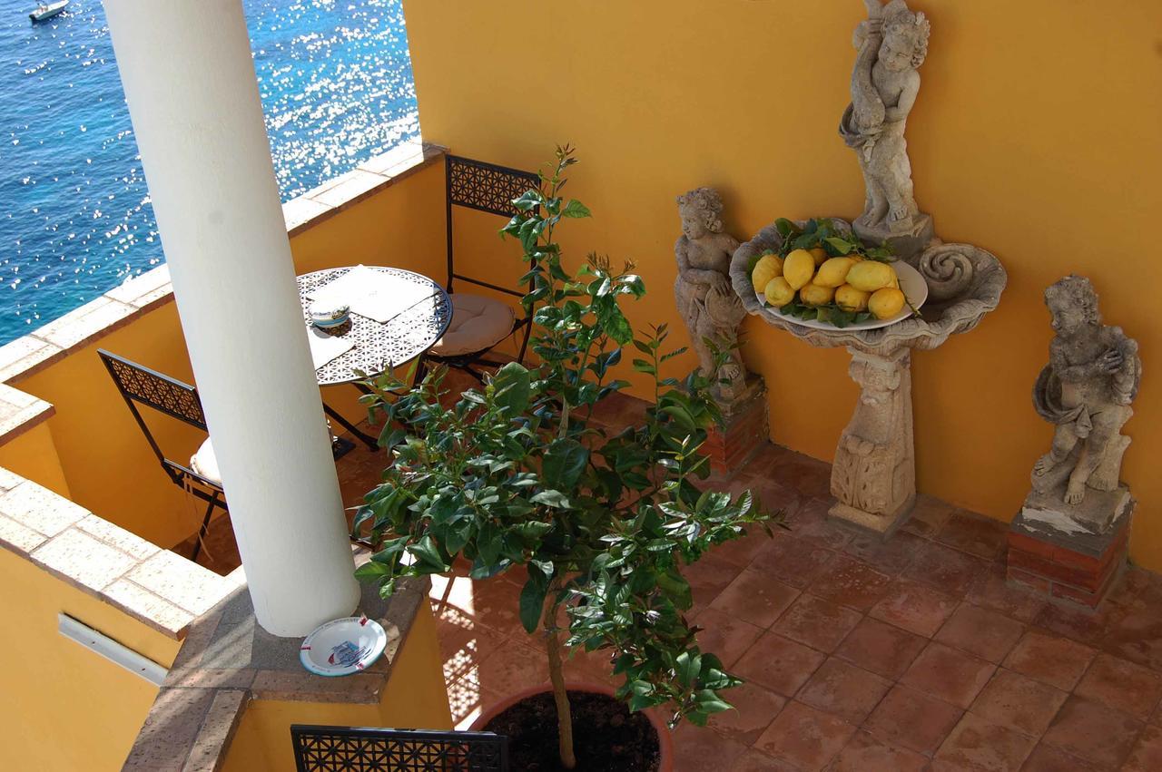 카프리 La Terrazza Sul Mare B&B 외부 사진