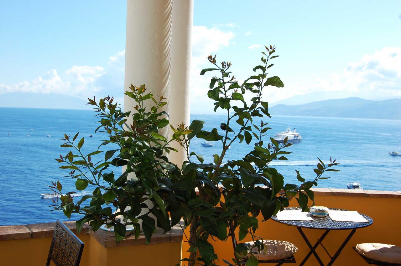 카프리 La Terrazza Sul Mare B&B 외부 사진